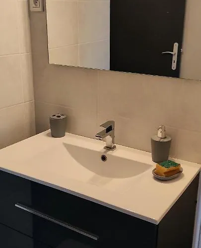 Maison 4 Personnes Entre Cevennes Et Mediterranee Avec Garage Pour 2 Motos Et Parking Prive Vakantiehuis Saint-Genies-de-Malgoires